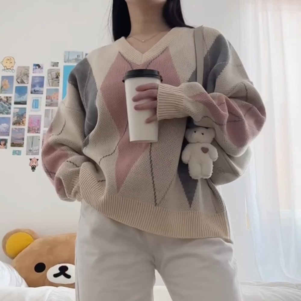 Beige & pink argyle knit sweater